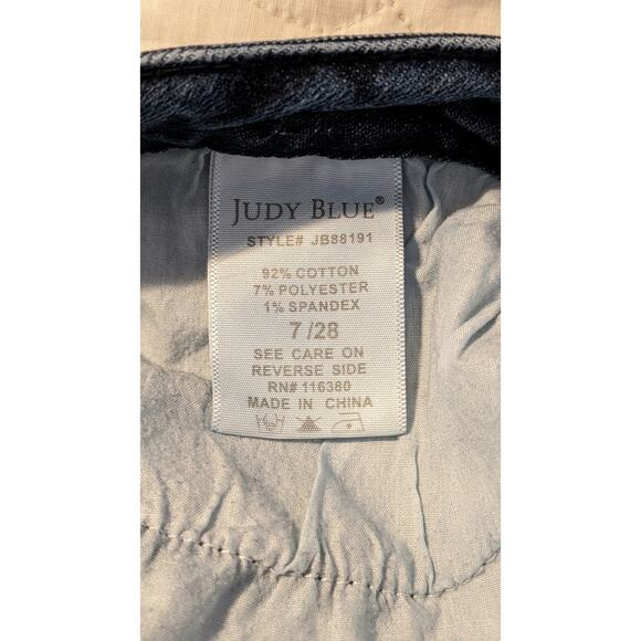 Judy Blue Los Angeles Relaxed Fit Shredded Back Pocket Raw Hem Jean Sz 7/28 - Picture 6 of 15